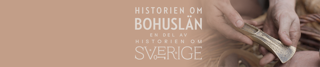 Foto. Ett par händer håller ett glänsande yxhuvud. Logga med texten Historien om Bohuslän en del av historien om Sverige.