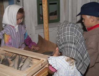 Bild på barn på Bohusläns museum