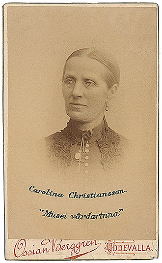 Bild på Carolina Christiansson i form av ett proträttfoto.