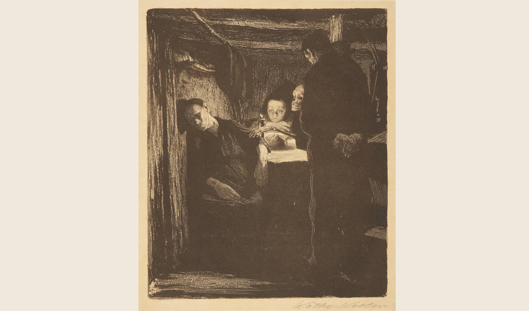 Litografi. I en mörk stuga lutar en utmärglad kvinna sitt huvud mot väggen. Ett likblekt barn, hårt kramad av ett skelett, håller ett ljus i handen. En man står bredvid.