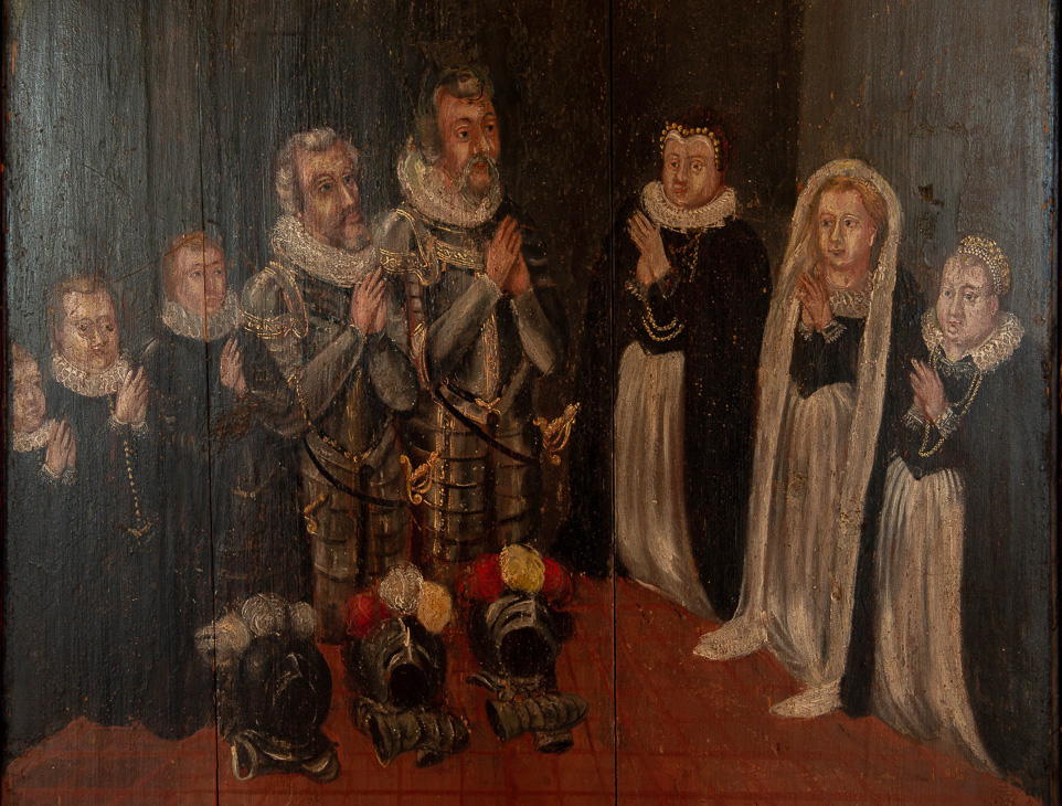 Målning. Gruppbild med två vuxna män, tre pojkar, två vuxna kvinnor och en flicka som står på knä med knäppta händer.