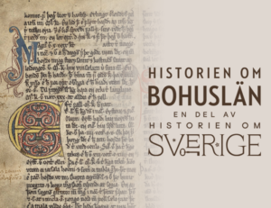 Ett handskrivet manuskript med snirkliga anfanger. Logga med texten historien om Bohuslän en del av historien om Sverige.