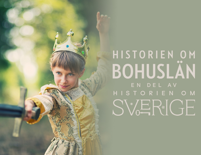 Foto. Ett barn utklädd till prinsessa. Håller ett svärd som hon riktar snett mot kameran hon tittar i svärdets riktning. Logga med texten Historien och Bohuslän - en del av historien om Sverige.