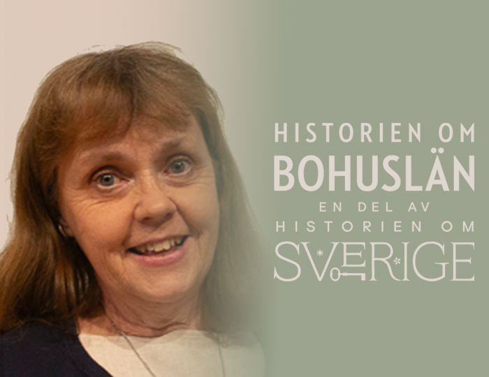 Foto. Porträttbild av kvinna med brunt hår som ler mot kameran. Logga med texten Historien om Bohuslän - en del av historien om Sverige.